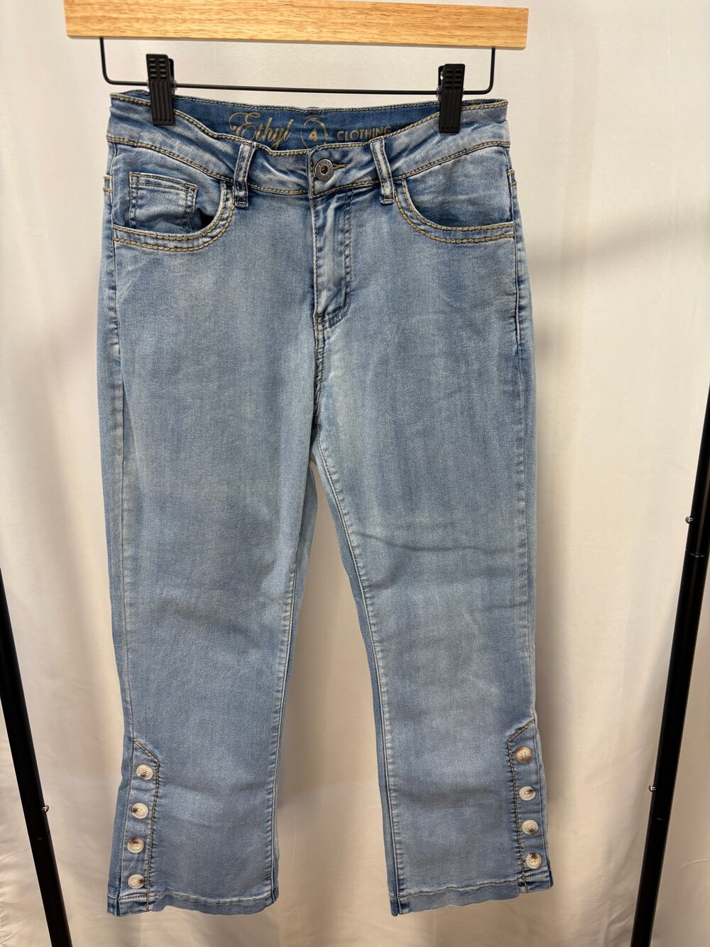 Ethyl Clothing Women’s Size 4 Light Wash Stretch Crop Jeans Button Hem Ankle